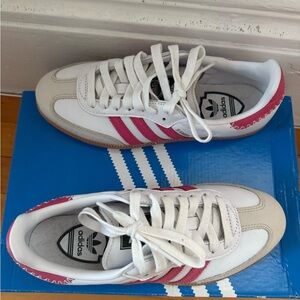 Pink and white sambas, women’s size 7.5. Worn once!